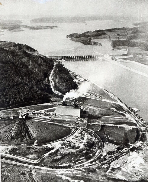 Watts Bar Dam in Tennessee, 1933 (b  /  w photo)