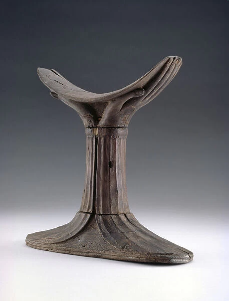 Wooden headrest, the headpiece carved in the shape of a pair of cupped hands (wood)