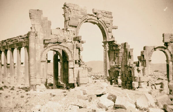 Palmyra Tadmor Triumphal arch entrance colonnade
