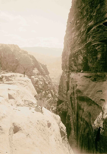 Petra Transjordan Deep ravine en route Ed-Deir