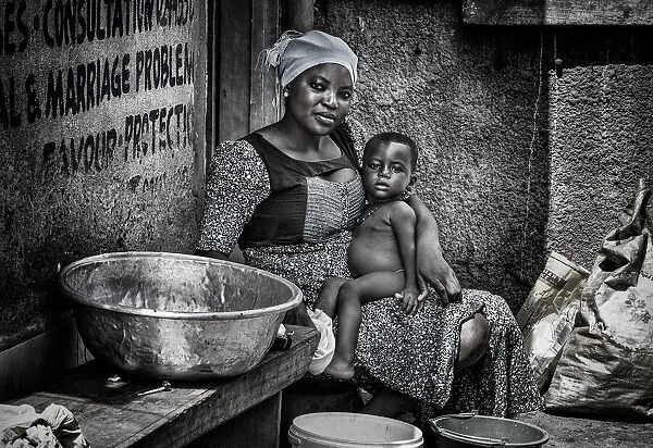 Mother and her child in the streets of Ghana