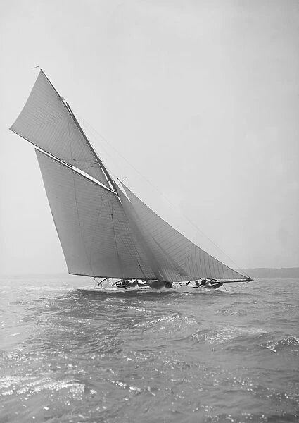 The beautiful 52 ft cutter Sonya sailing close-hauled, 1913. Creator: Kirk & Sons of Cowes