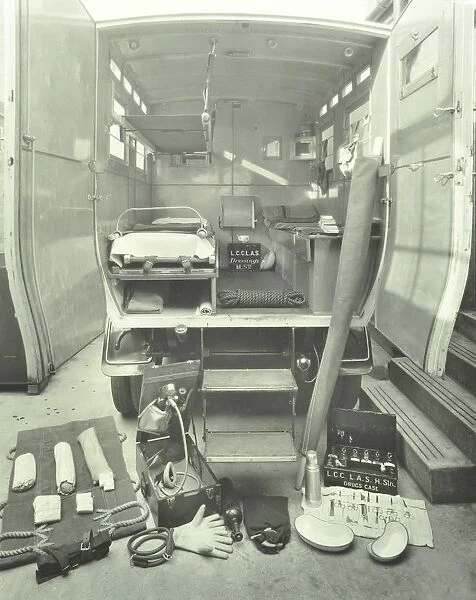 London County Council ambulance interior and equipment, 1925