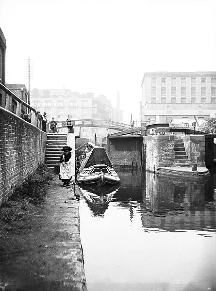 Regents Canal at Hawley Lock, St Pancras, Camden, London, c1905
