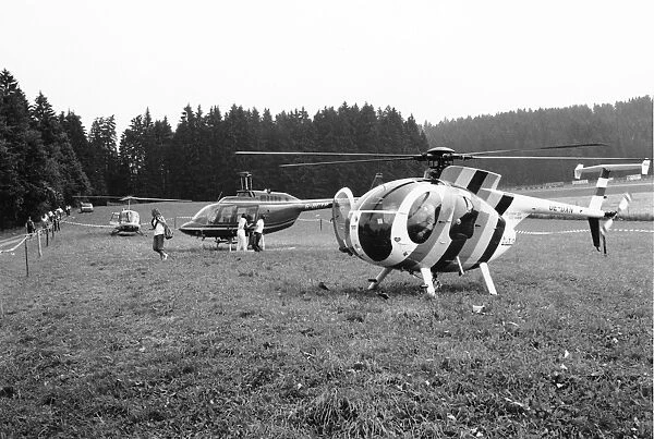 1980 Austrian Grand Prix: Gilles Villeneuve lands his helicopter as wife Joann heads for the paddock