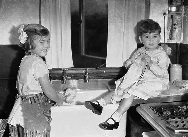 Alfieri. 1273. Child Studies-Washing up 1  /  2. October 8th 1933