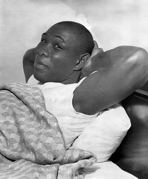 American Boxer Sonny Ray Relaxes in bed at London Cumberland Hotel after his Journey