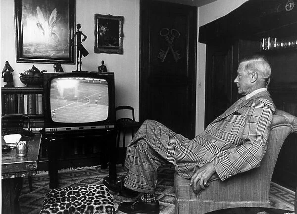 The Duke of Windsor watching the 1966 World Cup Final at his home