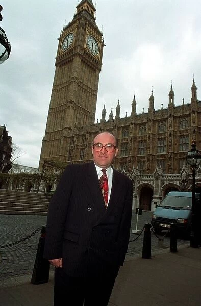 JOHN SMITH STANDING OUTSIDE HOUSES OF PARLIAMENT 15  /  04  /  1992