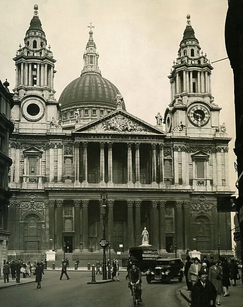 The main entrance to St Pauls Cathedral, Ludgate Hill February 1935