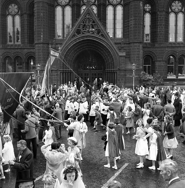 Manchester Whit Walks. Children  /  Crowds  /  Celebrations. June 1960 M4479-006