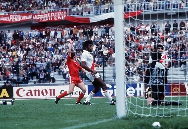 Peru 1 Poland 5 World Cup 1982 Group 1 Zbigniew Boniek scores