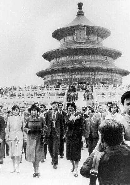 The Queen visits the forbidden city during her state visit to China