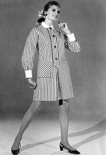 Reveille Fashions: Margaret Lorraine. June 1968 P008387
