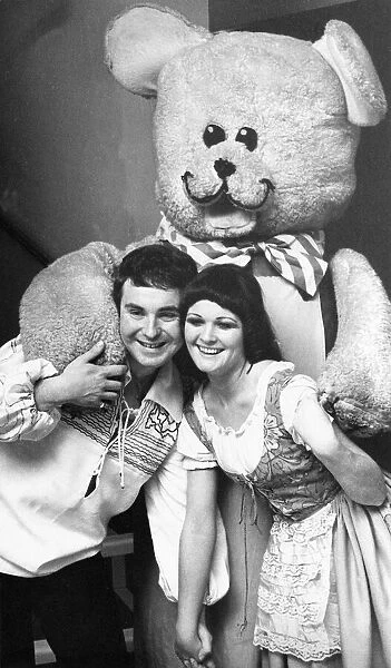 Russel Grant (Hansel), Marianne Parnell (Gretel) and Peter Robins (The bear