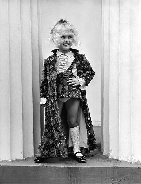 Samantha Gates. Child model poses. October 1969 P006376