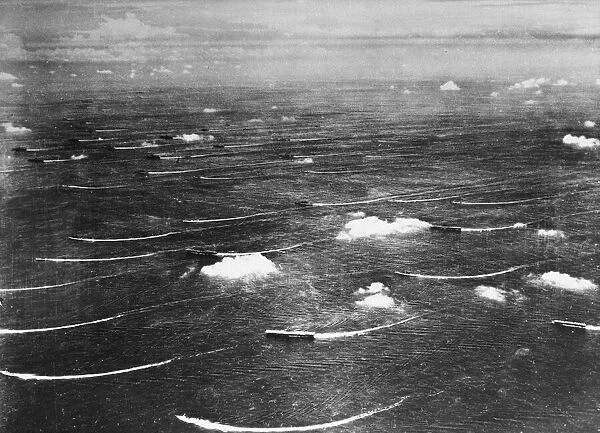 Ships of the US 3rd fleet and of the British Pacific fleet off the Japanese coast