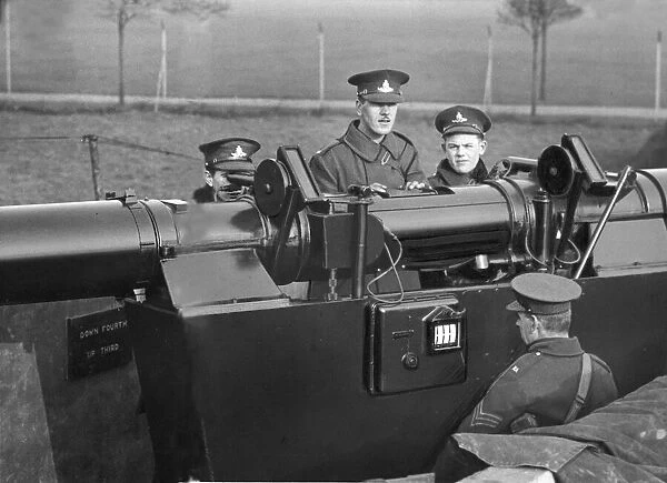 Soldiers in the Hull and East Yorkshire area working with a range finder