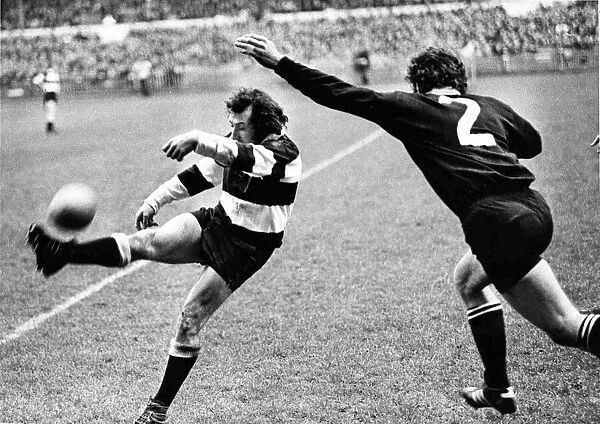 Sport - Rugby - Barbarians v New Zealand - 27th January 1973 - An overhead kick by Gareth