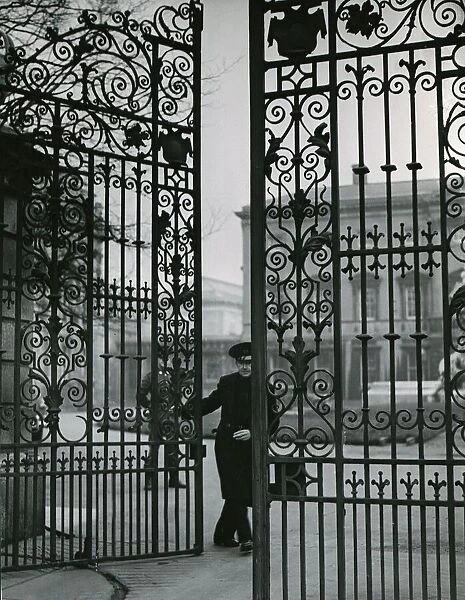 Tom Ennis usher who has been opening and closing the gates of Leinster House since 1922