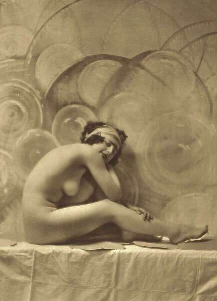 Album 'Nus': naked female sitting