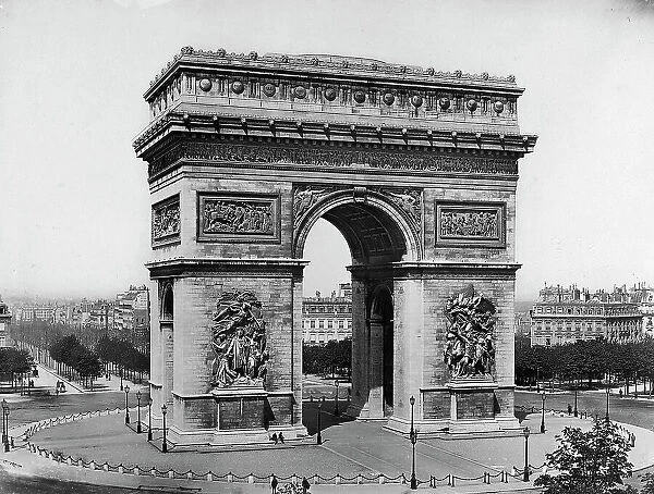 L'Arc de Triomphe in Place Charles de Gaulle, in Paris
