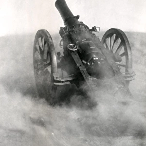 British Howitzer gun in action, Samarra, WW1