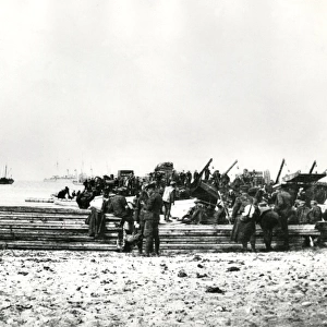 British troops landing at Rendine Bay, Gallipoli, WW1