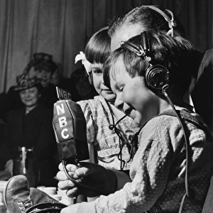 Children broadcasting WWII