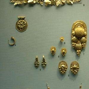 Gold etruscan jewelry. 400-350 BC