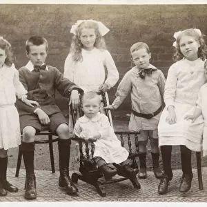 Group of Edwardian Children - Clearly one family