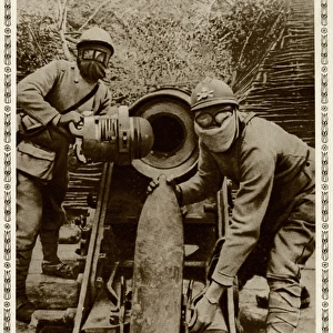 Gunners prepared to face the gas 1916