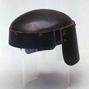 Helmet with protective panel at back, WW1