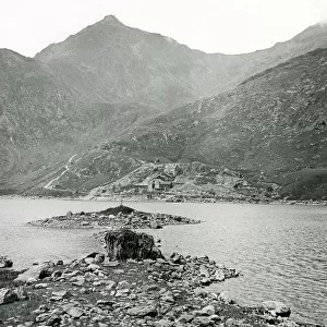 Lakes, small islands and high peaks, Snowdonia