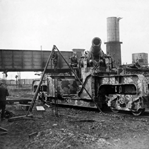 Large British gun being assembled, France, WW1