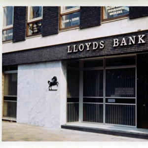Lloyds Bank Branch + Shaw & Sons Insurance Brokers