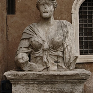 Madama Lucrezia roman bust
