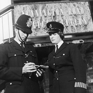 PC and WPC outside Kennington Road station