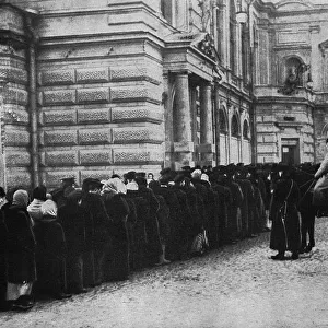 People queueing for bread with police guard, Russia, WW1