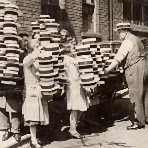 Straw hats return to favour in 1930 - factory in Luton