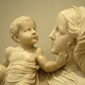 Detail of the Virgin and child. Sculpture by Felipe