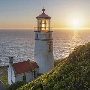 Sunset at Heceta Head Lighthouse, Oregon Date: 15-04-2021