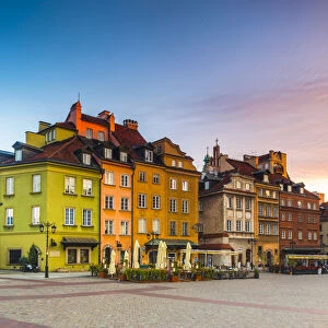 Buildings in Plac Zamkowy (Castle Square) at dawn, Old Town, Warsaw, Poland, Europe