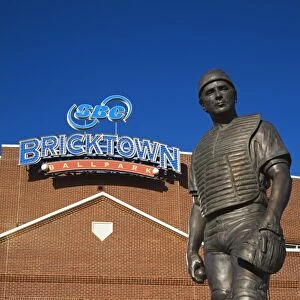 Johnny Bench statue outside Bricktown Baseball Park