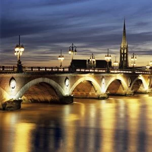 River Garonne and Pont de Pierre at dusk, Bordeaux, Aquitaine, France, Europe