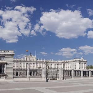 Royal Palace (Palacio Real), Plaza de la Armeria, Madrid, Spain, Europe