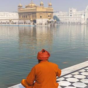 Sikh at The Harmandir Sahib (The Golden Temple), Amritsar, Punjab, India, Asia