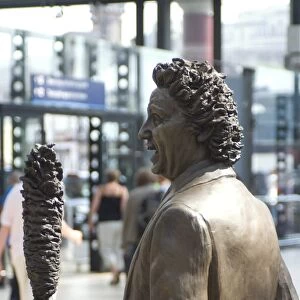 Statue by Tom Murphy of comedian and native son Ken Dodd, Liverpool, Merseyside