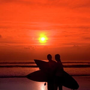 Two surfers calling it a day, Kuta Beach, Bali, Indonesia, Southeast Asia, Asia