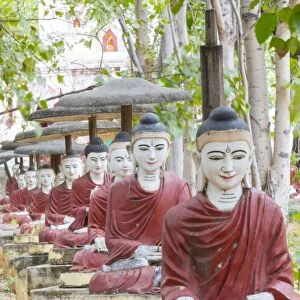 Thousands of sitting buddhas in the park of a thousand bodhi trees - Maha Bodhi Ta HtaungHtaung